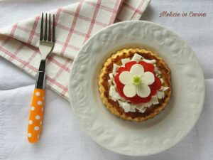 Crostata salata con scamorza di bufala e pomodoro