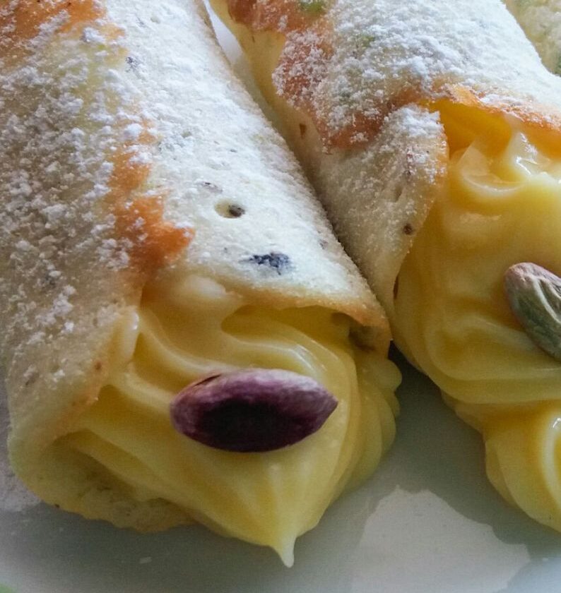 Cannoli di pasta biscotto al pistacchio